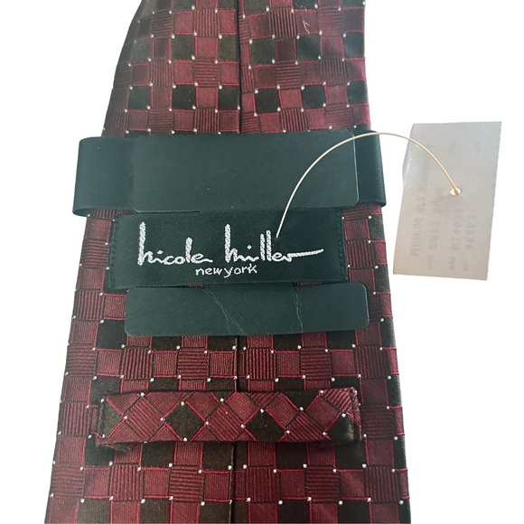 Nicole Miller NY Neck Tie Burgundy Micro dot Textured 100% Silk Burgundy NOS - Picture 6 of 11